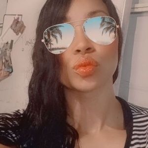 Meet your Posher, Ivory